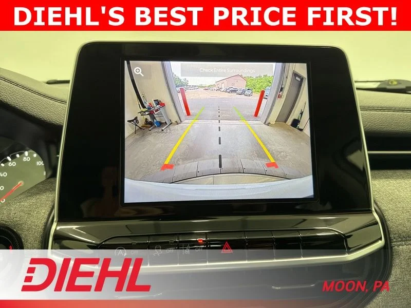 Used 2022 White Jeep Latitude image 30