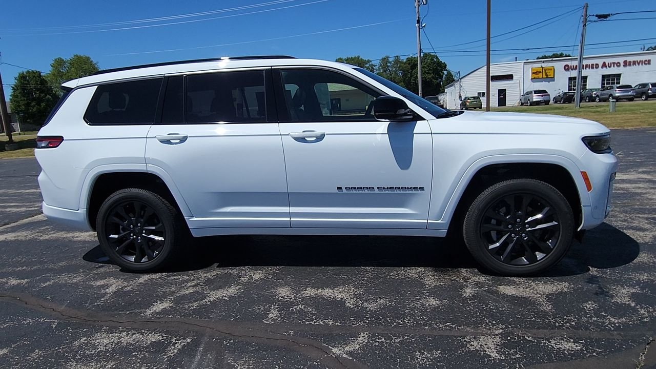 New 2026 White/off-white Jeep Limited image 9