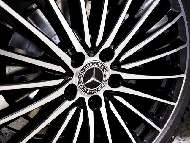 New 2027 Polar White Mercedes-Benz GLC 300 image 56