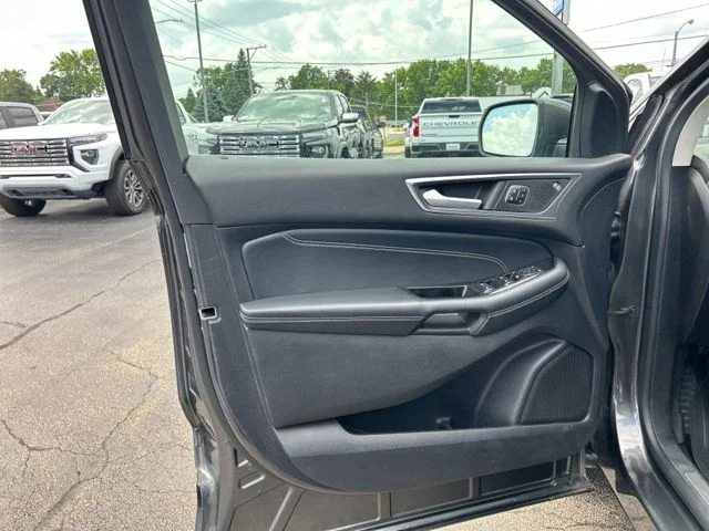 Used 2020  Ford Titanium image 28