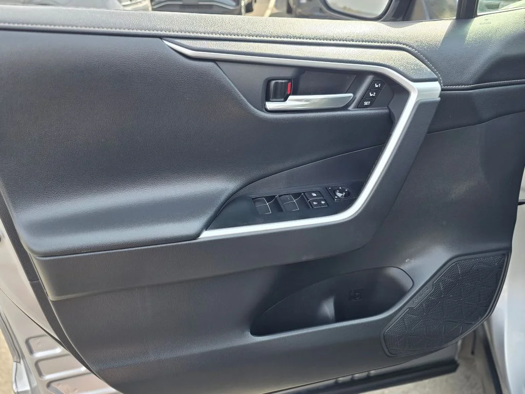 2020 Toyota RAV4 Limited - Photo 22