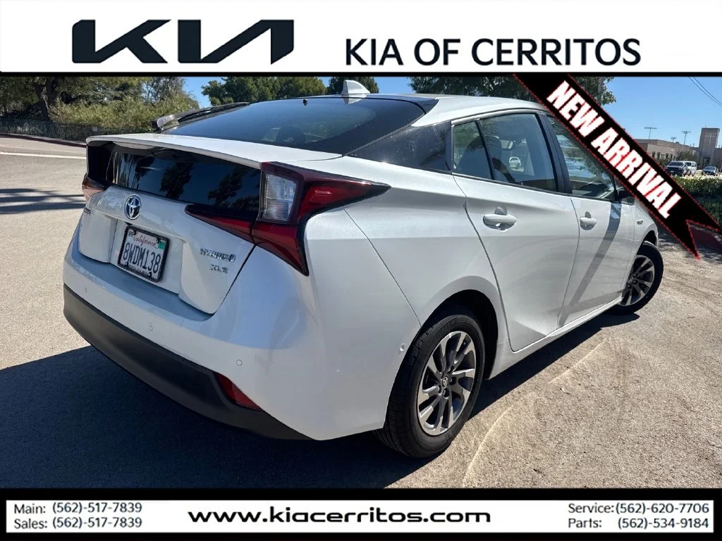 Used 2021 Beige Toyota XLE image 5