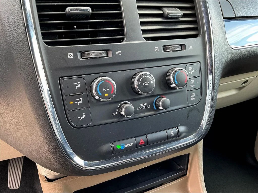 Used 2019 Red Dodge SXT image 17