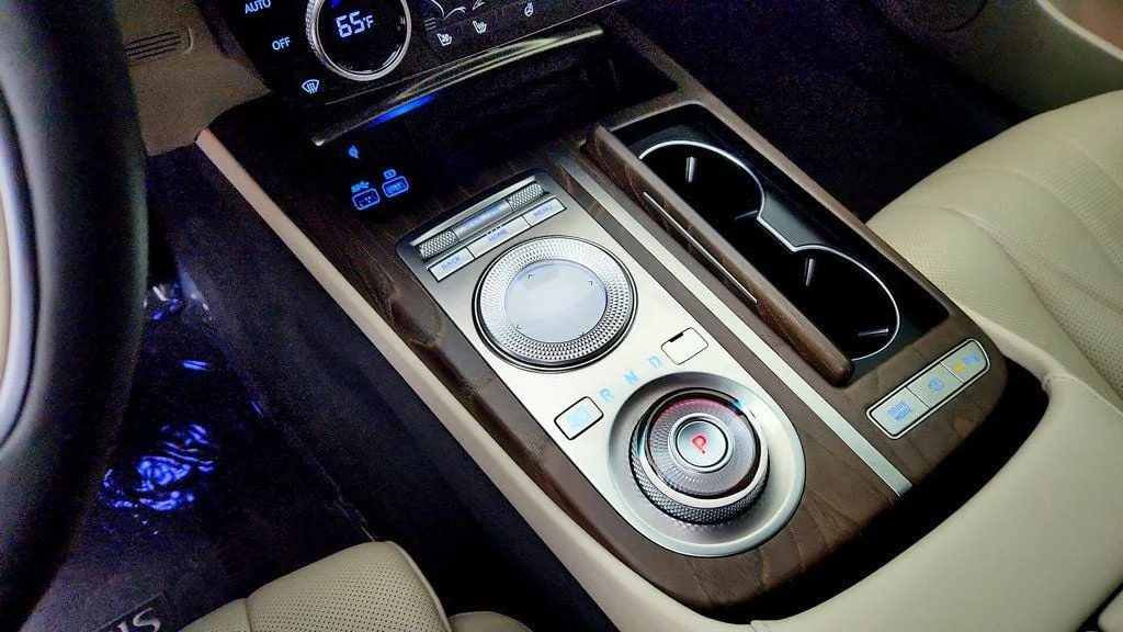 Used 2021 Savile Silver Genesis 2.5T RWD Prestige w/ Panoramic Sunroof & Lexicon Audio image 18