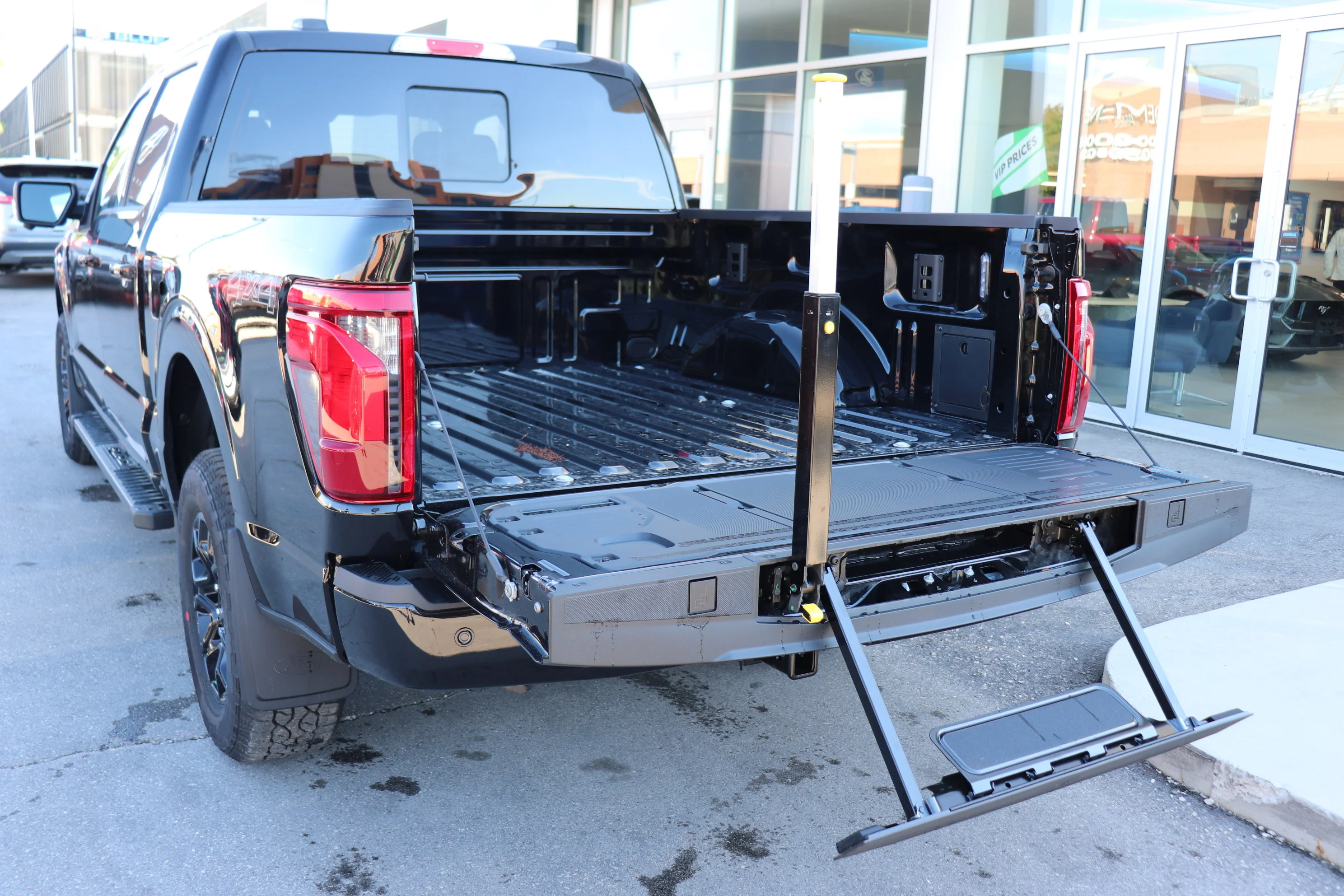 New 2026 AGATE BLACK METALLIC Ford XLT image 6