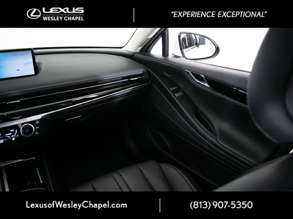 Used 2024 White Genesis 2.5T image 18