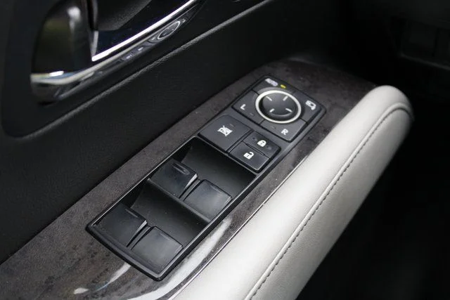 Used 2015 Gray Lexus 450h image 31