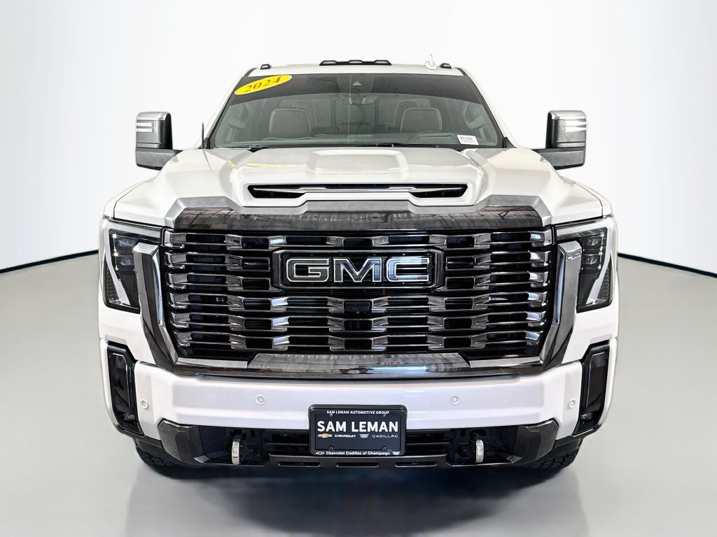 Used 2024 White Frost Tricoat GMC Denali Ultimate image 2