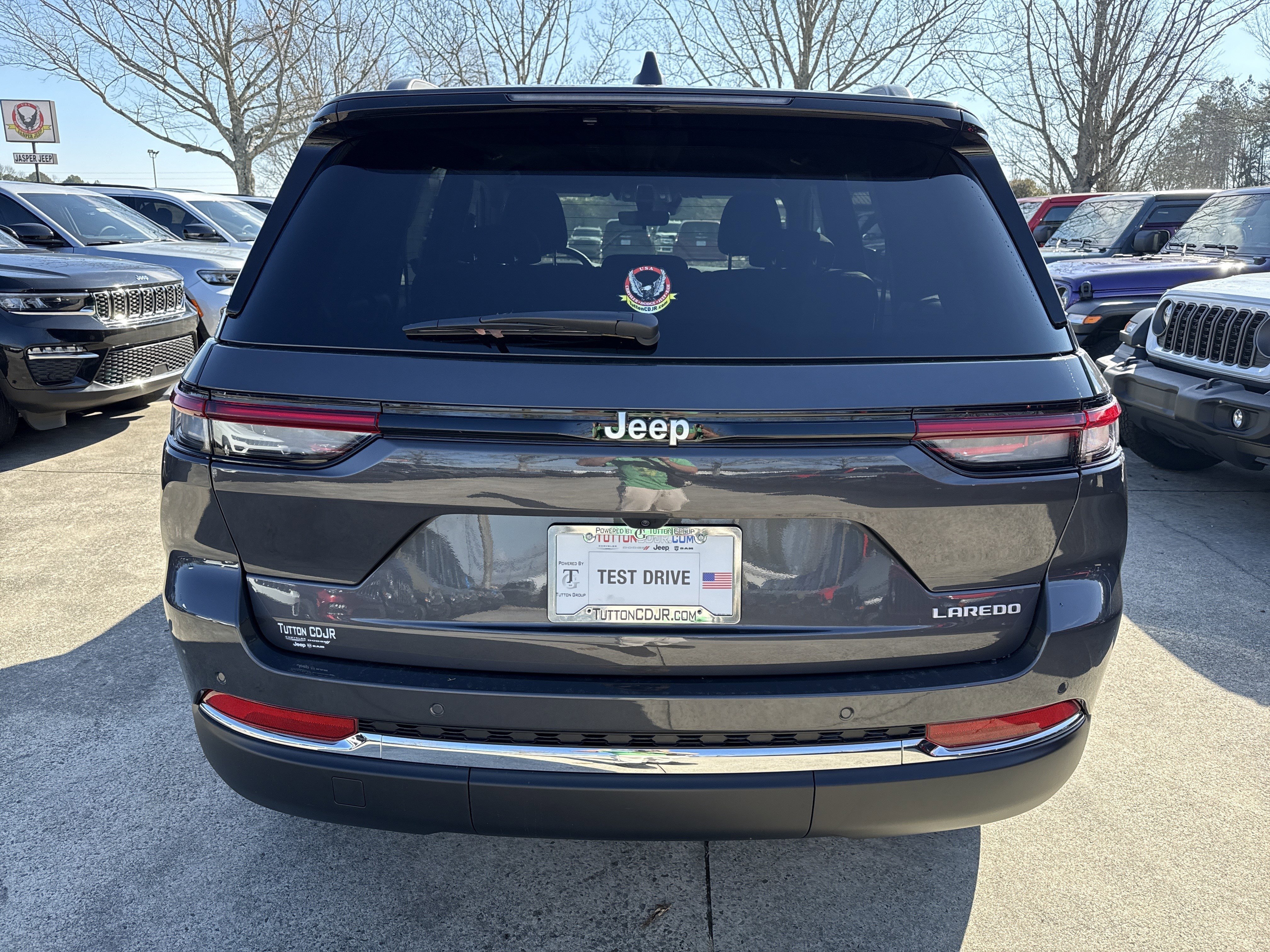New 2025 Baltic Gray Metallic Clearcoat Jeep Laredo image 6