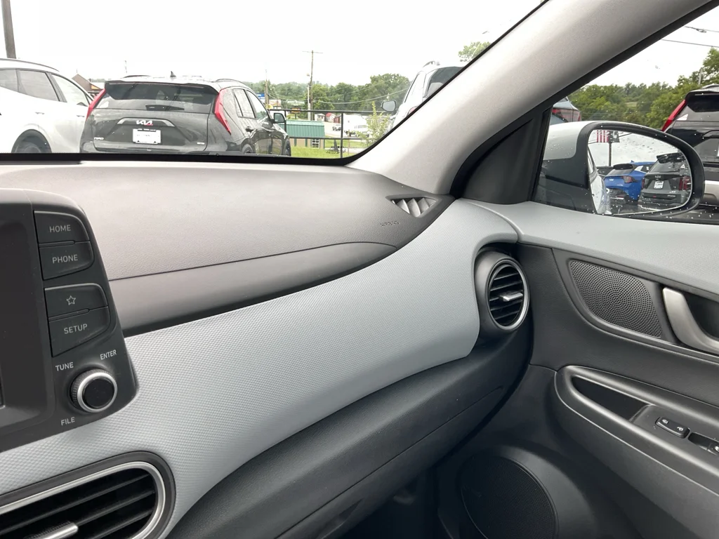 Used 2019 Chalk White Hyundai Limited image 25