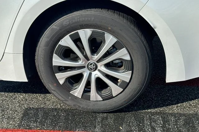 Used 2022 Wind Chill Pearl Toyota LE image 4