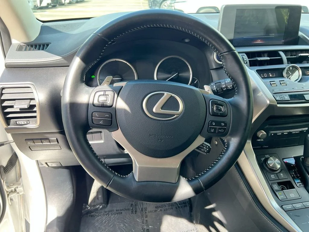 Used 2018 Eminent White Pearl Lexus 300h image 13