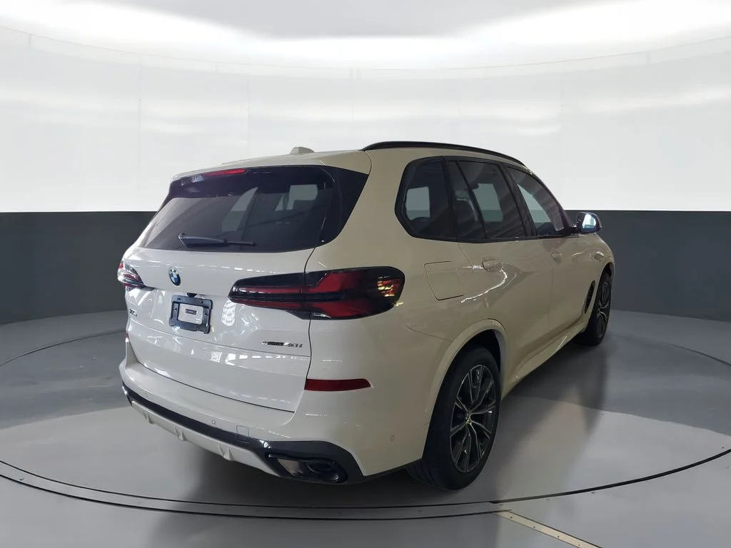 New 2026 White BMW sDrive40i image 3