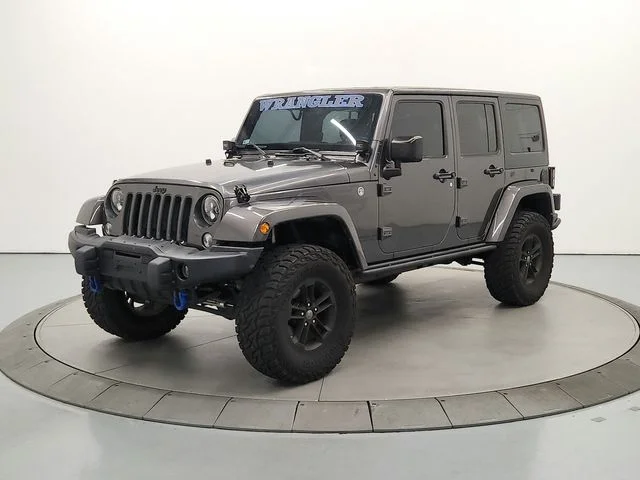 Used 2017 Gray Jeep Unlimited Sahara image 4