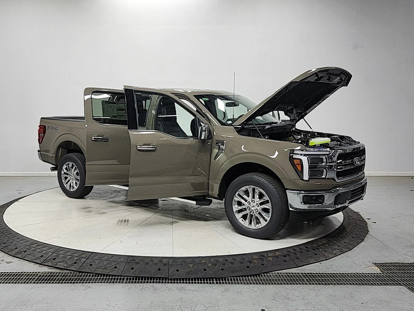 New 2026 Gray Ford Lariat image 9