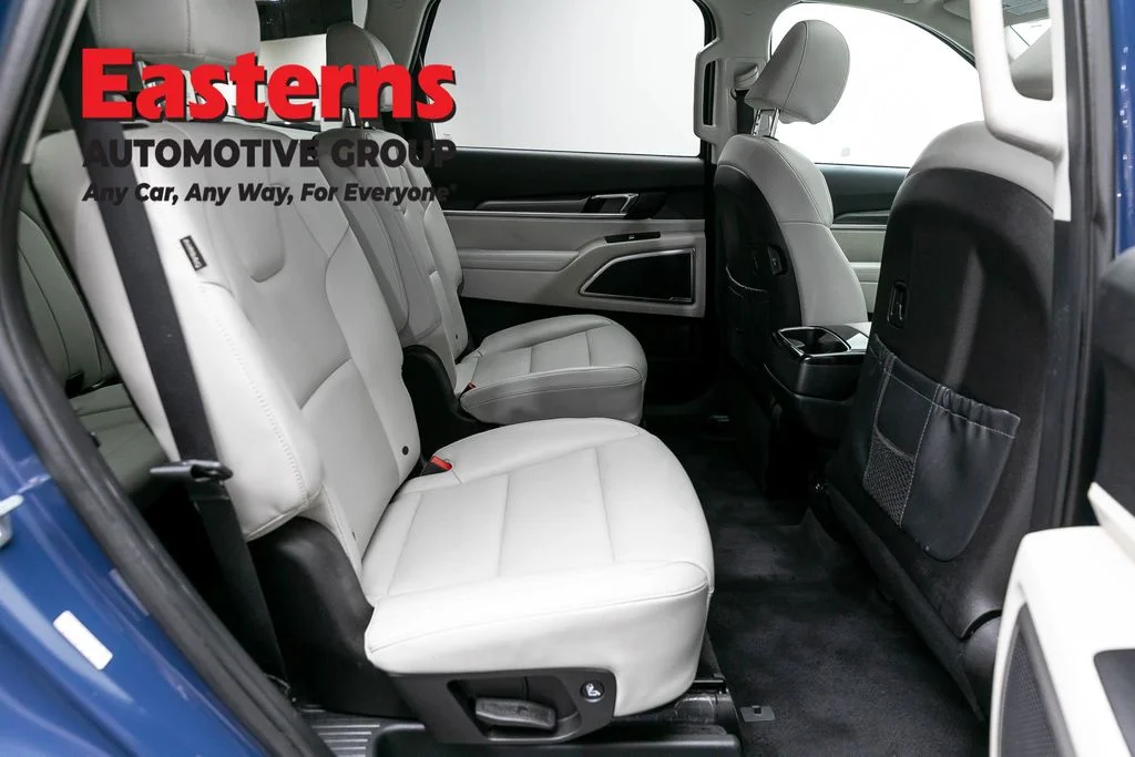 Used 2024 Black Kia S image 24