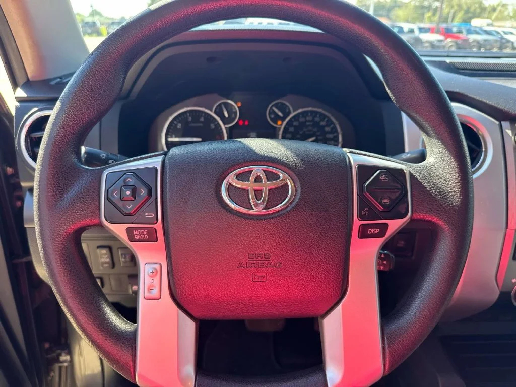 Used 2015 Gray Toyota SR5 image 39