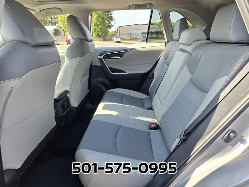 Used 2025 Silver Sky Metallic TOYOTA XLE PREMIUM FWD image 13