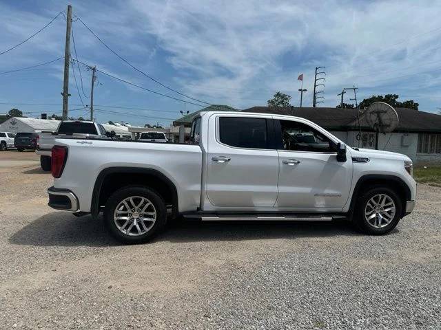Used 2022 White GMC SLT image 16