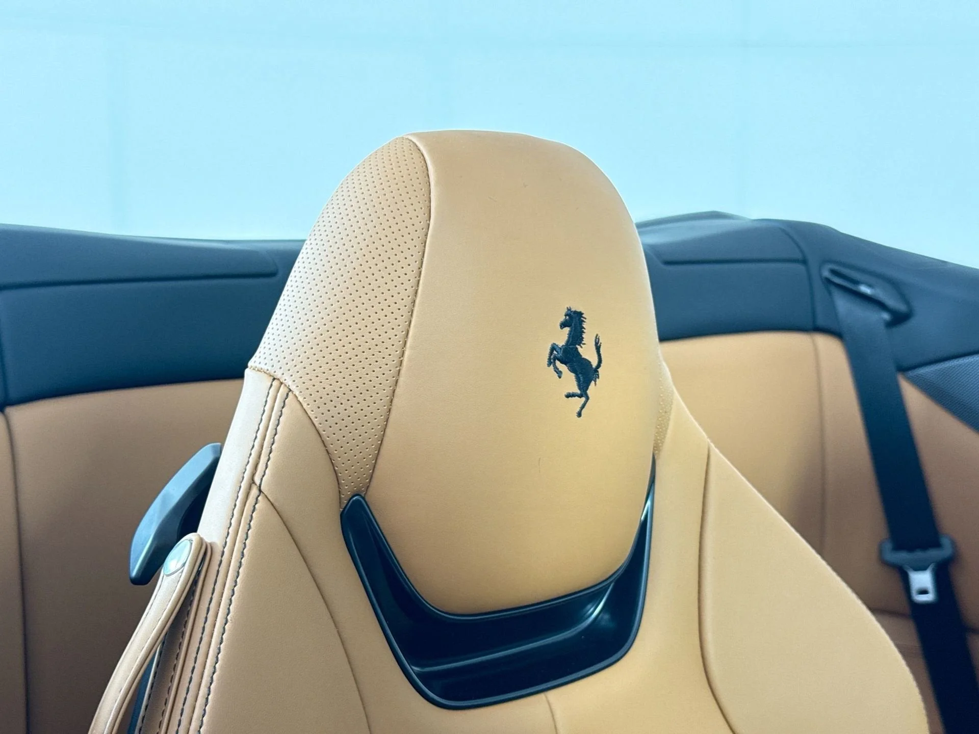 Certified Used 2019 Nero Ferrari Base image 25