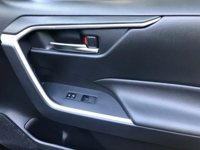 Used 2019 Silver Sky Metallic Toyota XLE image 15