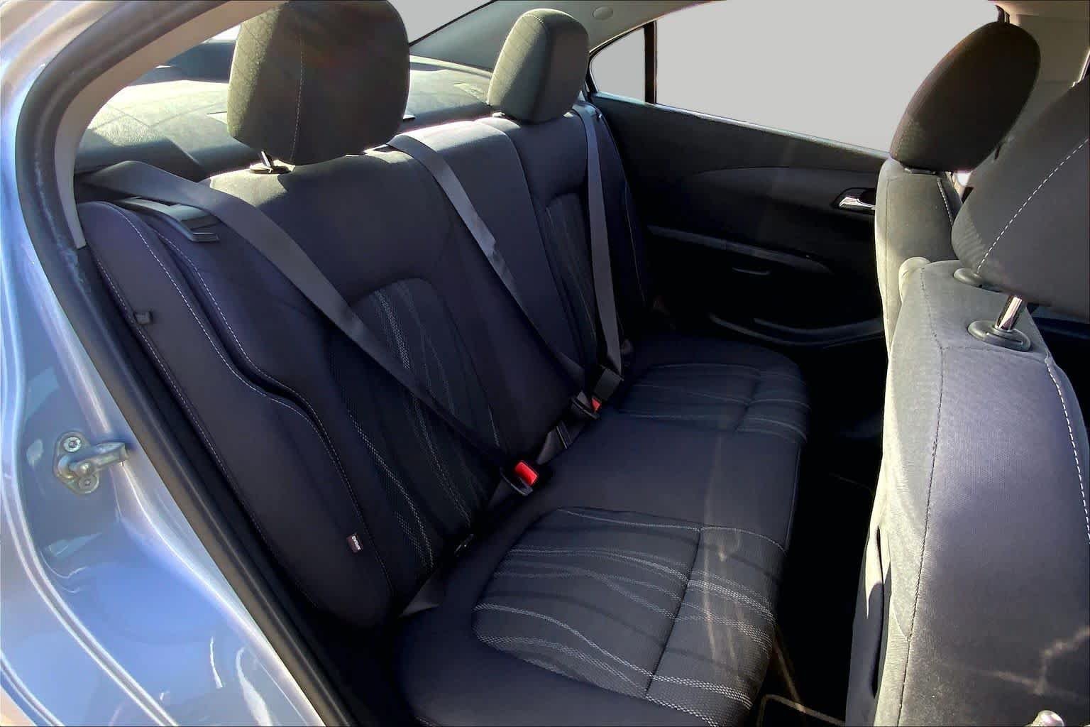 Used 2018 Arctic Blue Metallic Chevrolet LT image 20