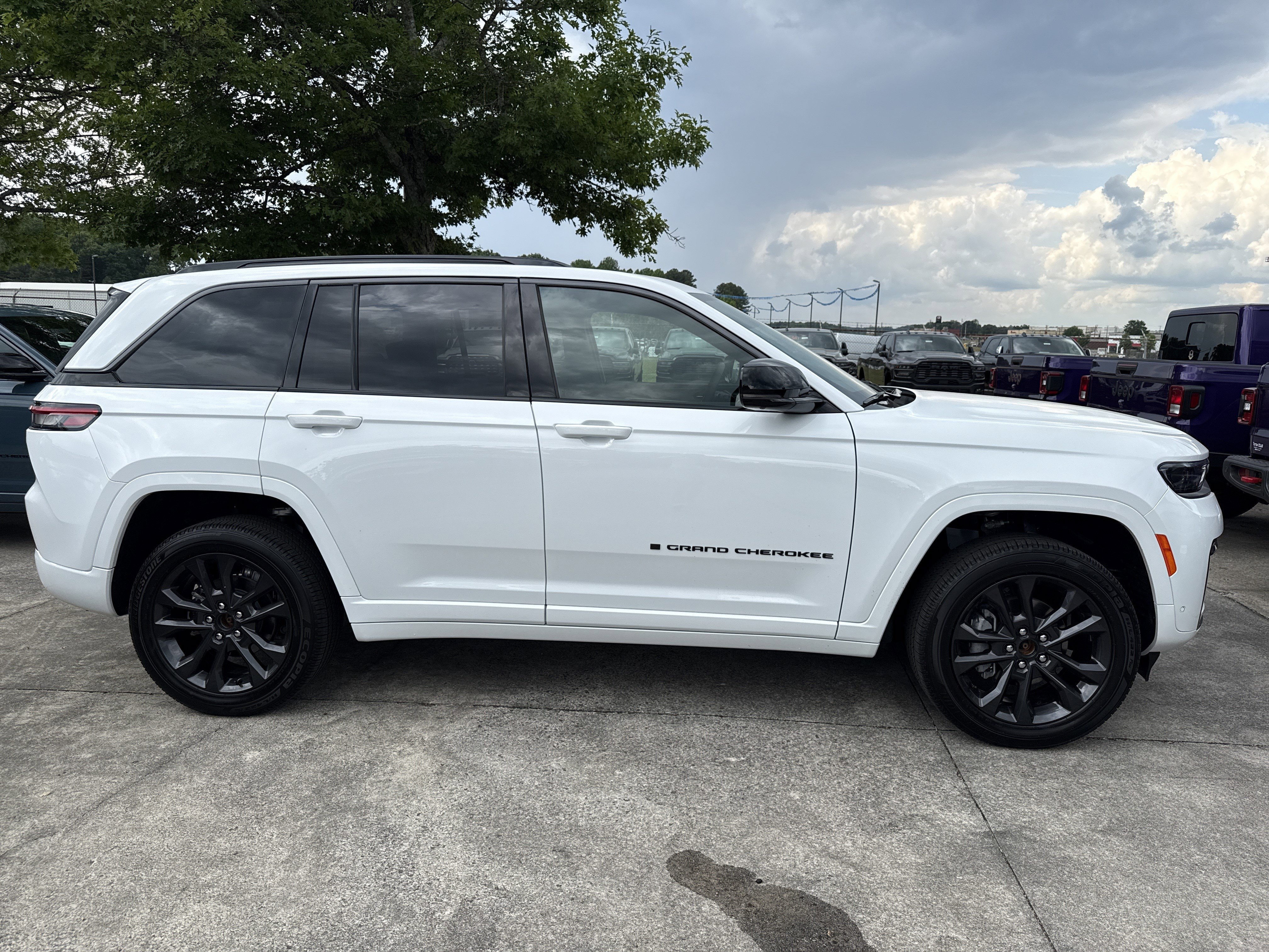 New 2026 Bright White Clearcoat Jeep Limited Reserve image 8