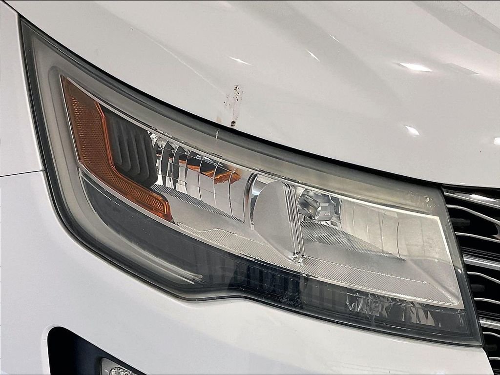 Used 2016 White Ford XLT image 32