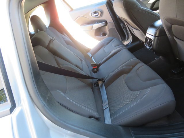 Used 2021 Billet Silver Metallic Clearcoat Jeep Latitude image 15