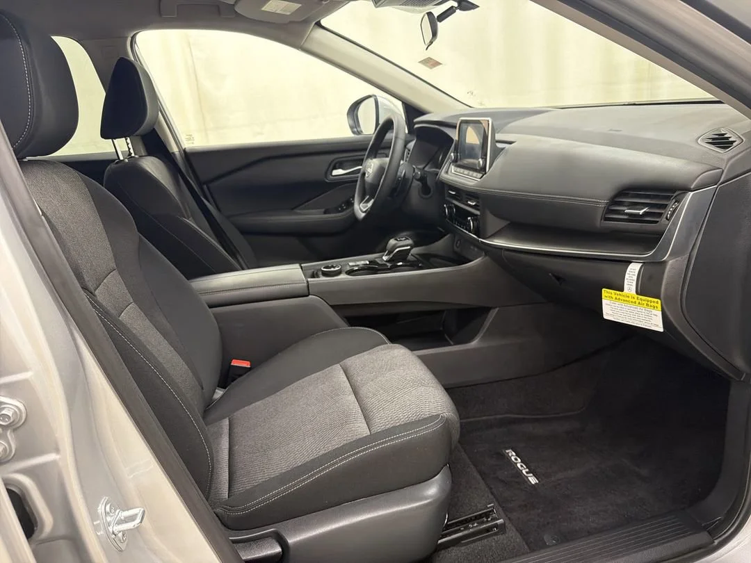 2025 Nissan Rogue SV - Photo 14