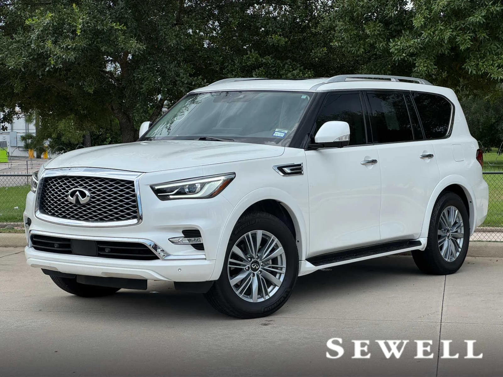 2023 INFINITI QX80 Luxe's photo
