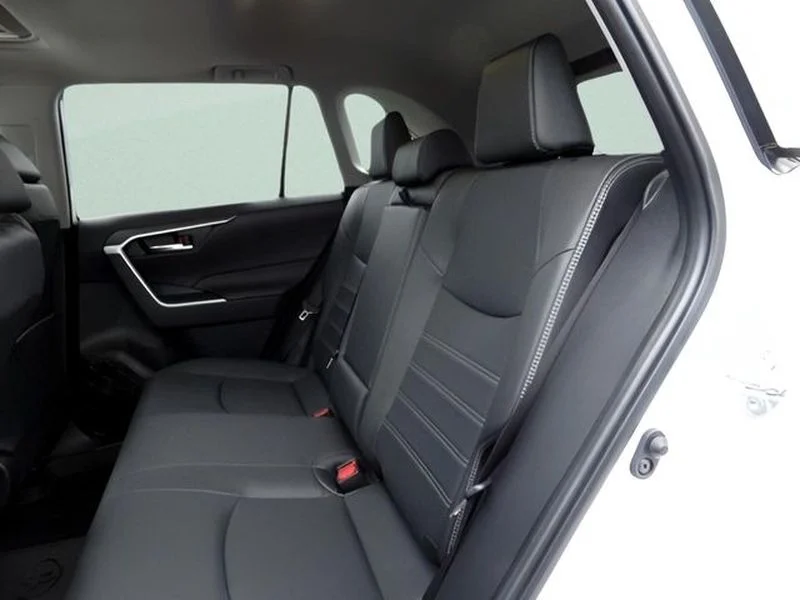 Used 2025 Wind Chill Pearl Toyota XLE Premium image 16