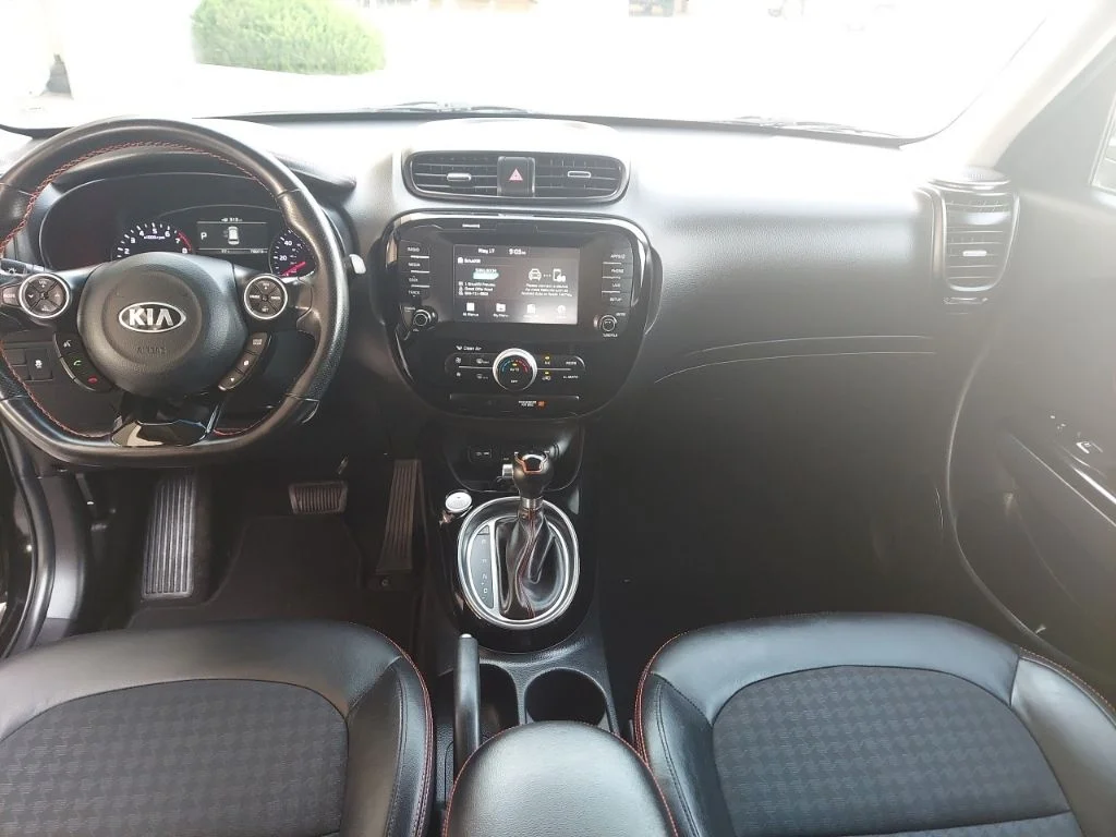 Used 2018 Black Kia Exclaim image 18