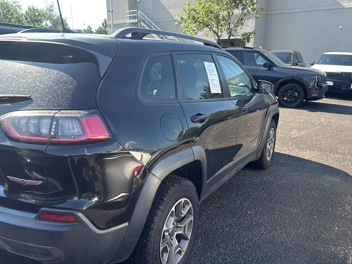 Used 2020 Diamond Black Crystal Pearlcoat Jeep Trailhawk image 4