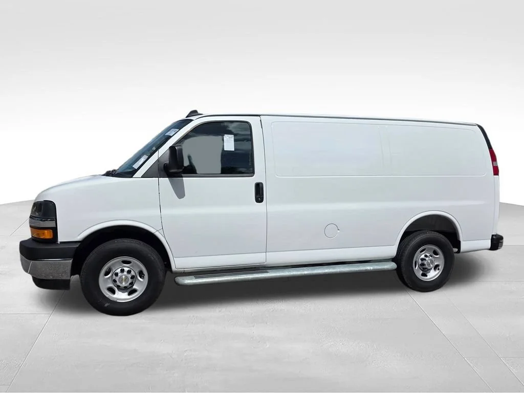 Used 2025 Summit White Chevrolet WT image 3