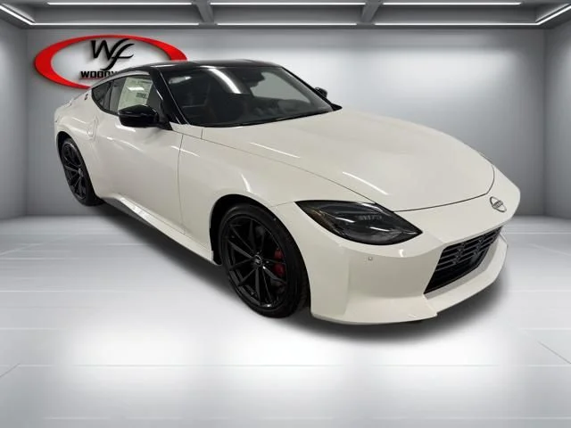 New 2026 Pearl White TriCoat / Super Black Two-tone Nissan Performance image 3