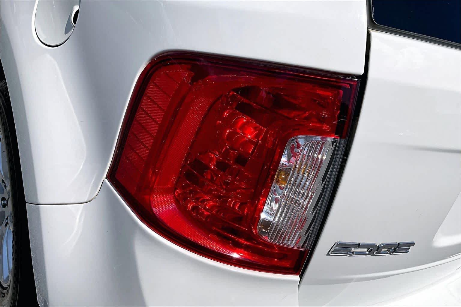 Used 2013 White Suede Ford SE image 26