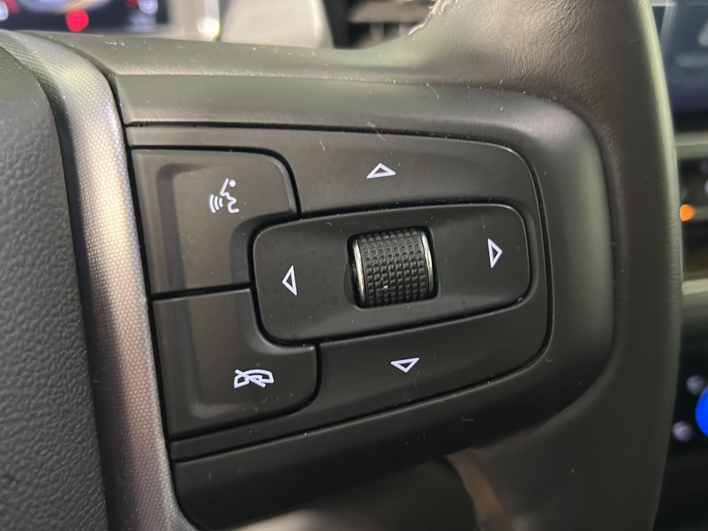 Used 2024 Onyx Black GMC Elevation image 24