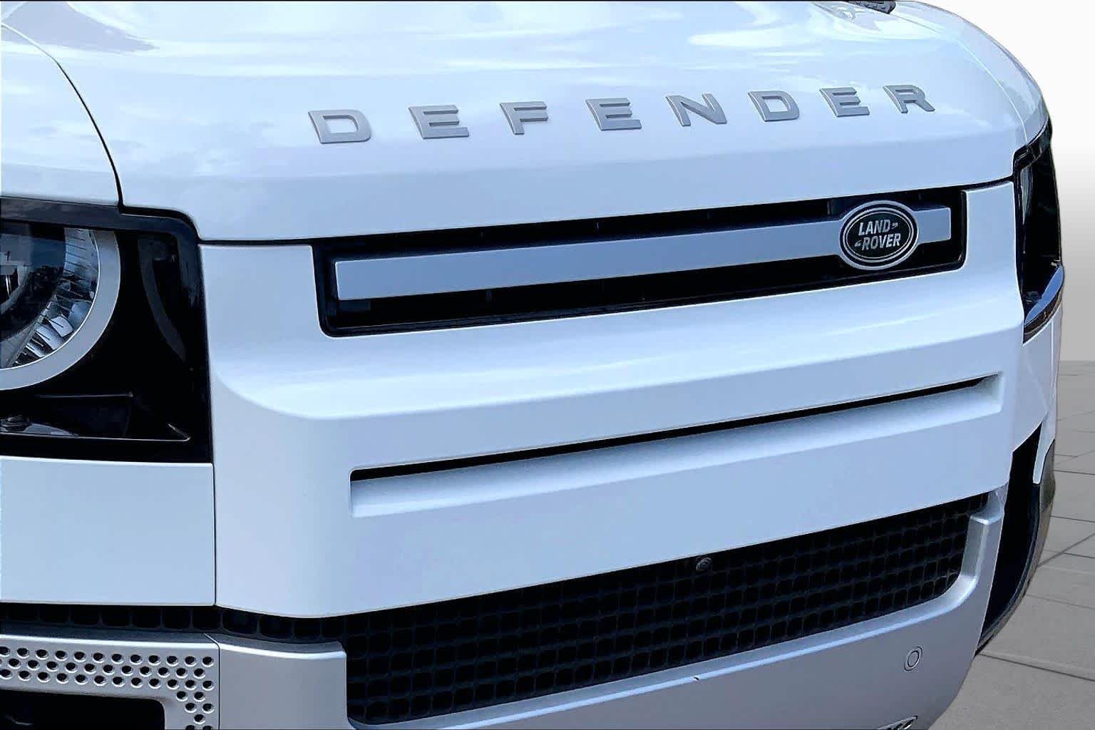 Used 2023 Fuji White Land Rover S image 28