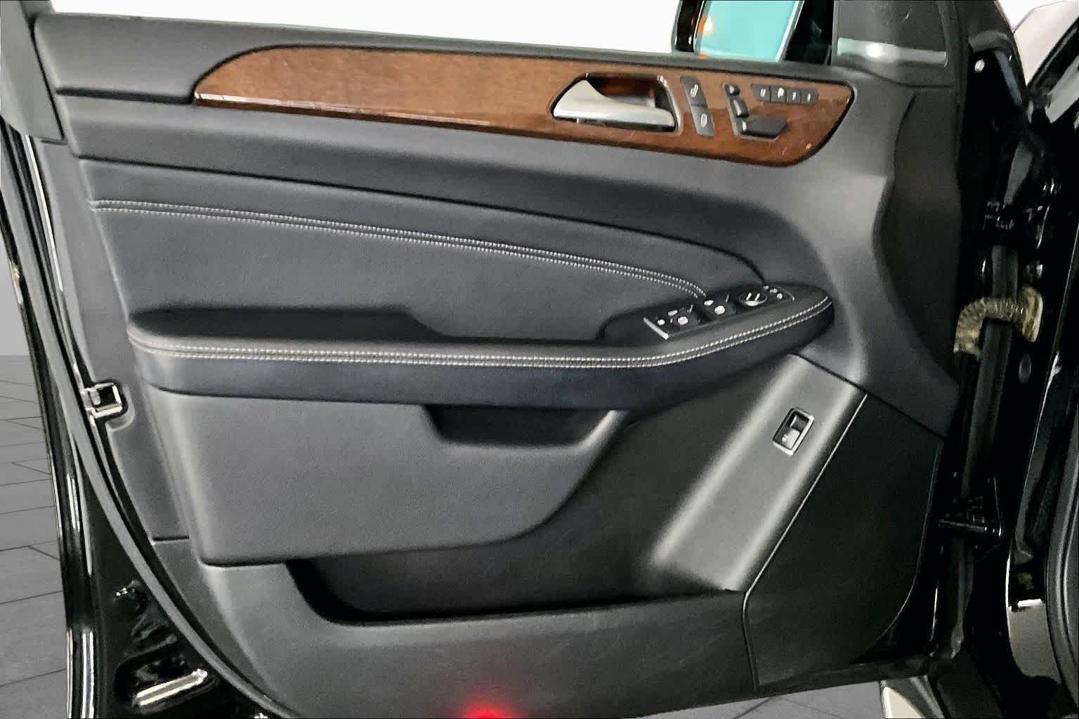Used 2014 Black Mercedes-Benz ML 350 image 22