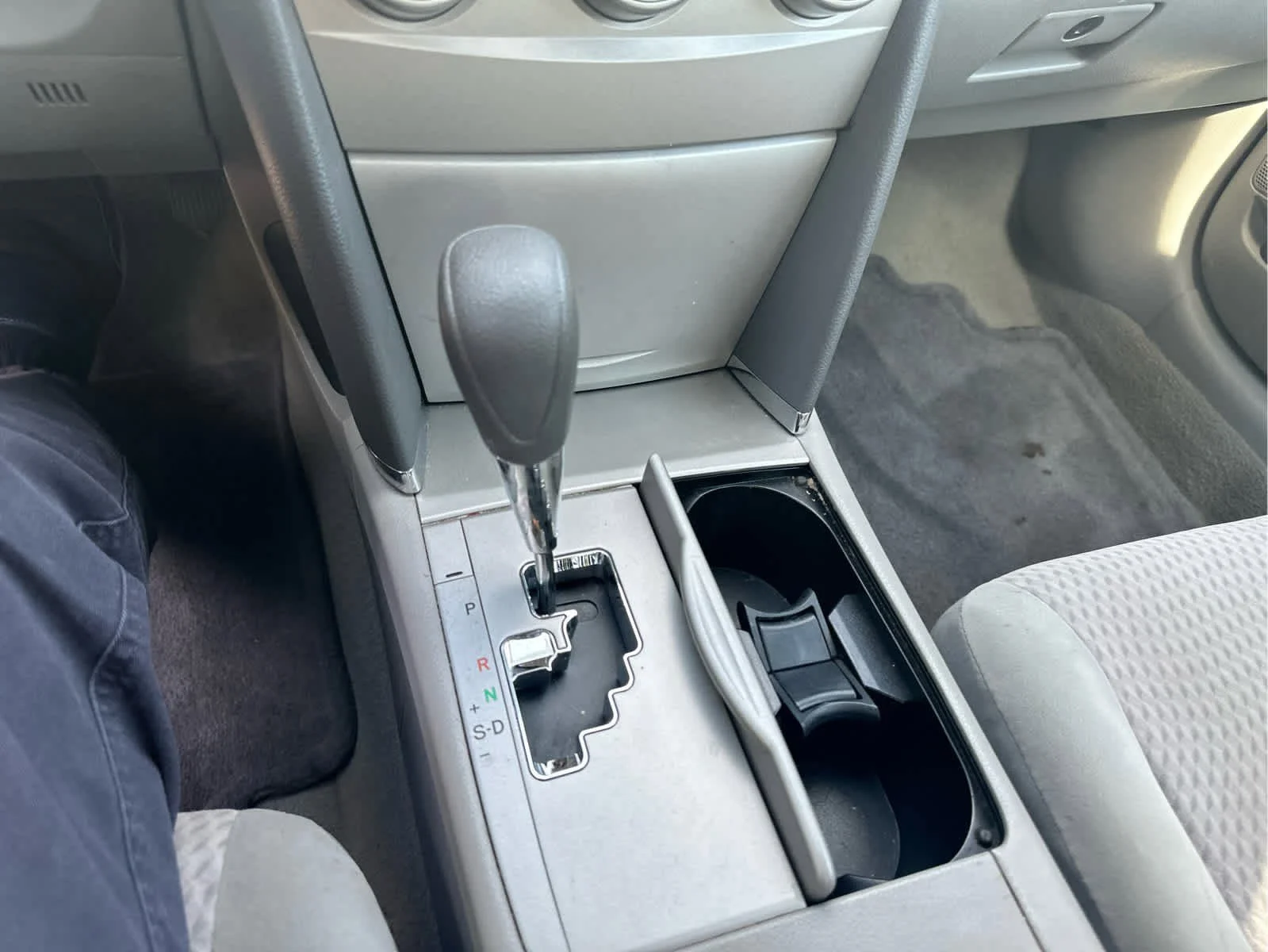 Used 2011 Classic Silver Metallic Toyota LE image 12