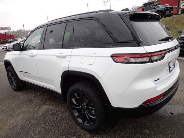 New 2025 Bright White Clear-Coat Exterior Paint Jeep Limited image 3