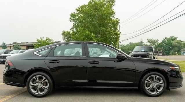 Used 2023 Black Honda EX image 5
