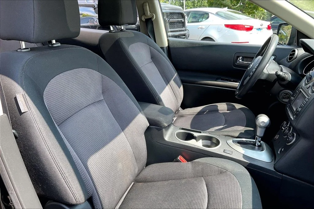 Used 2013 Black Nissan SV image 8