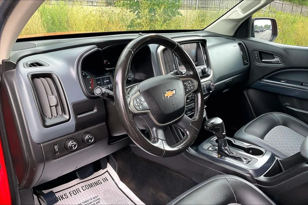 Used 2015 Red Chevrolet Z71 image 13