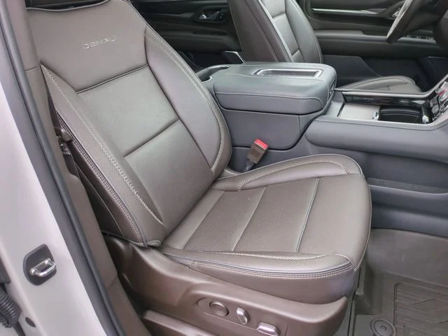 Used 2022 White GMC Denali image 36