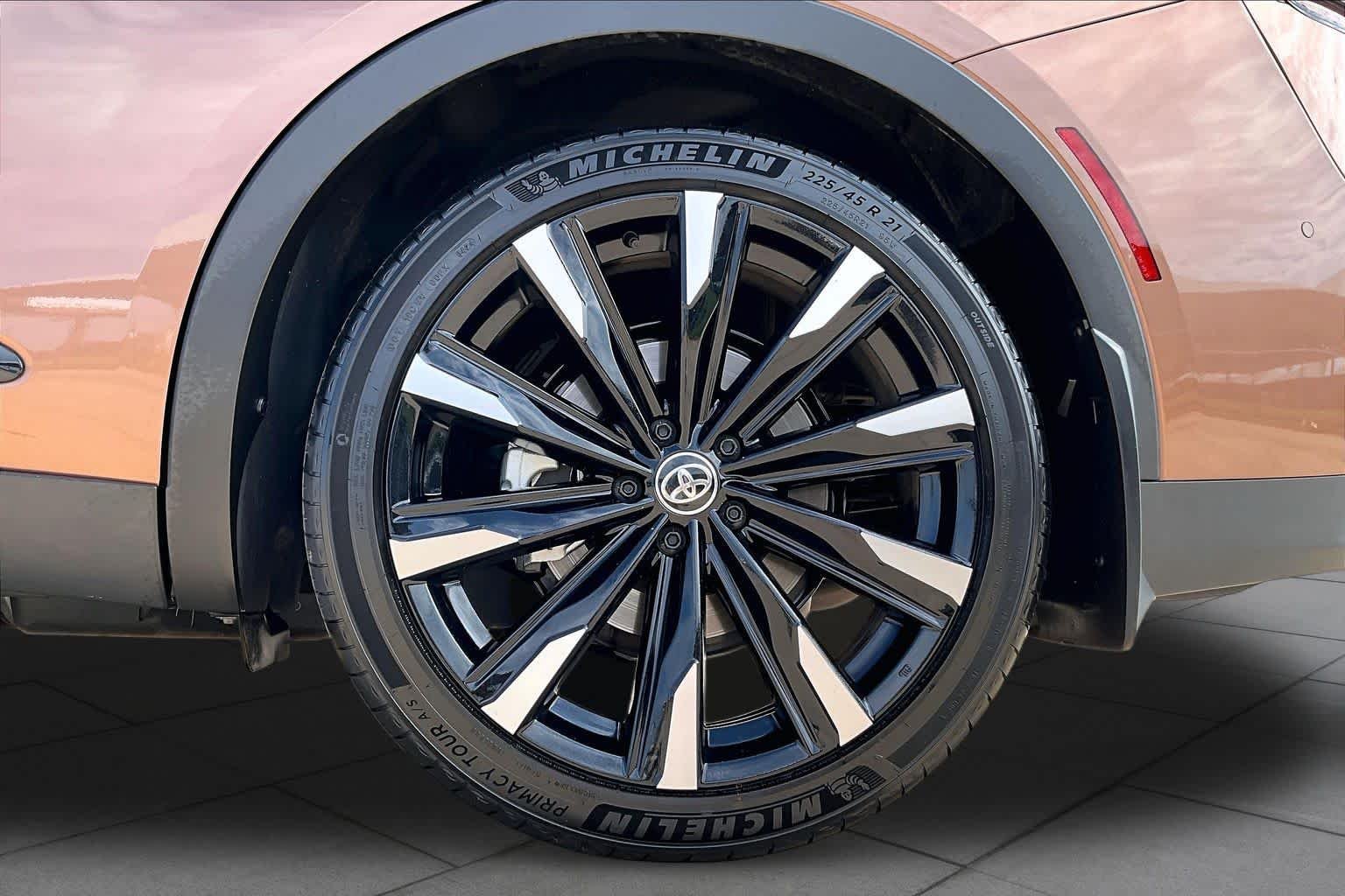 Used 2025 Bronze Age Toyota Platinum image 11