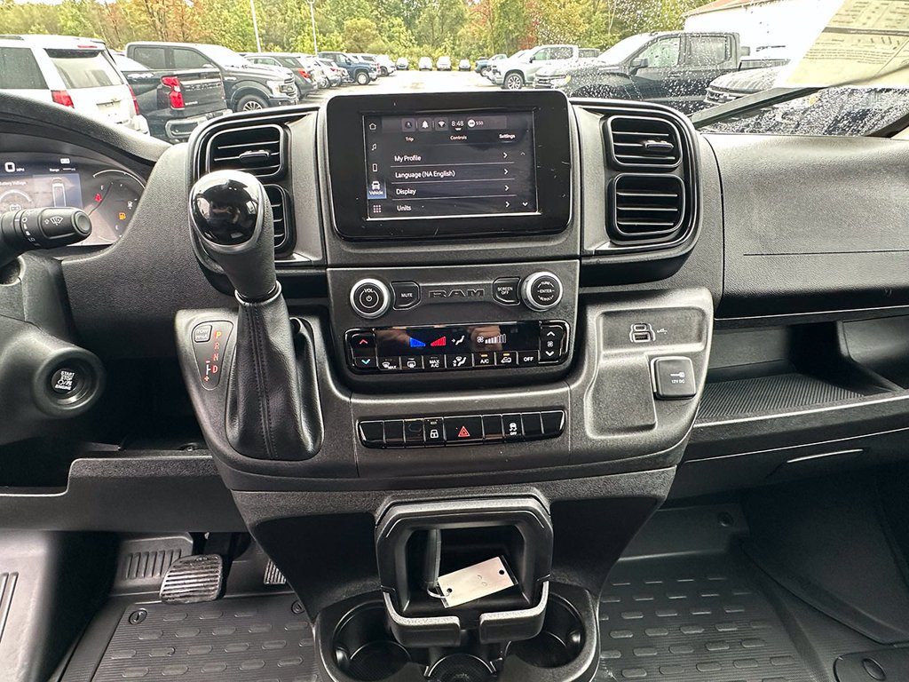 Used 2025 White Ram Base image 32