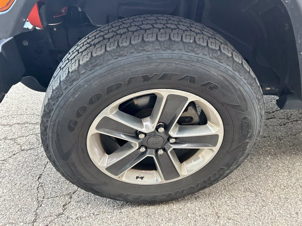 Used 2018 Punkn Metallic Clearcoat Jeep Unlimited Sahara image 11