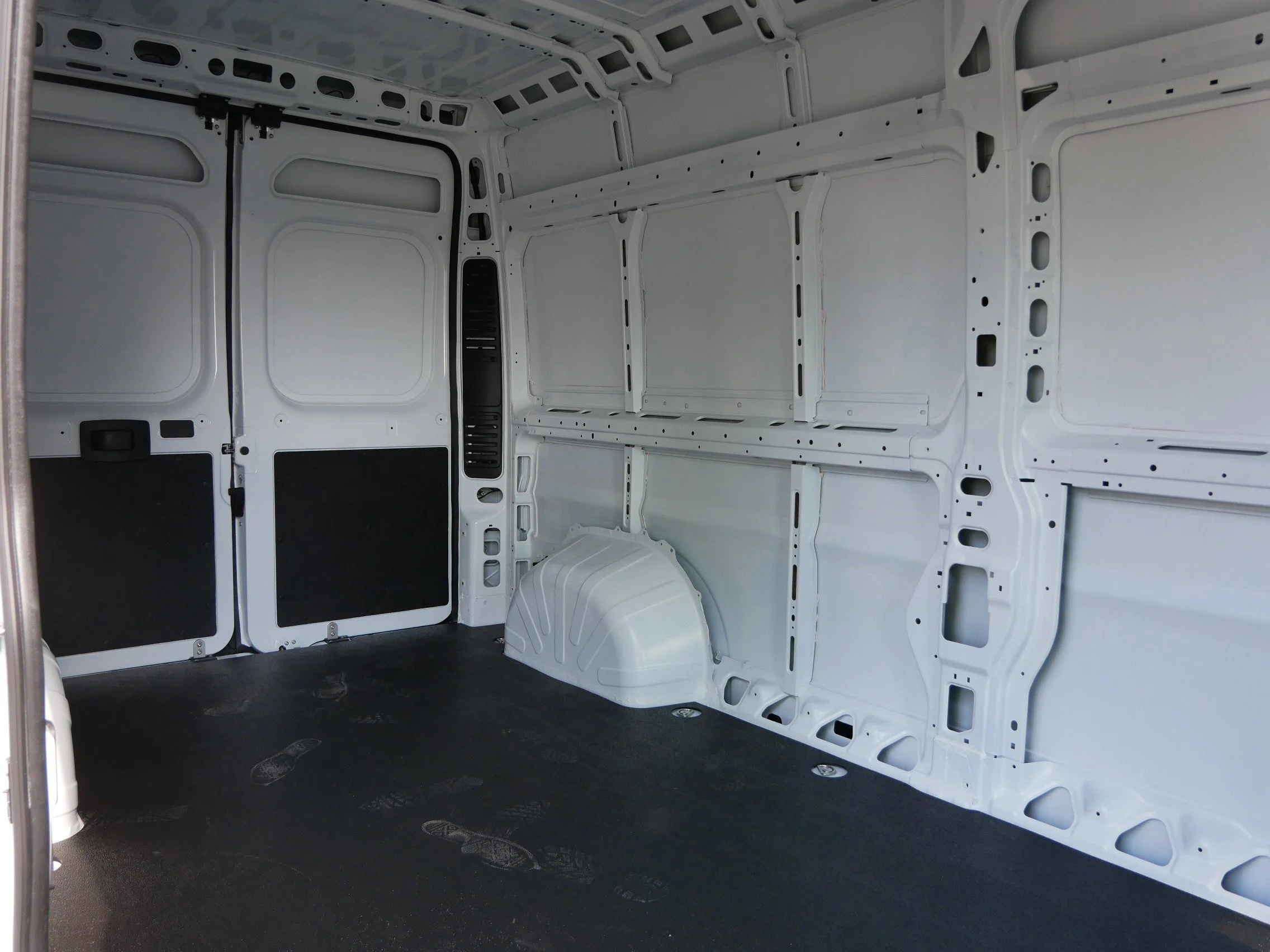 New 2026 Bright White Clear-Coat Exterior Paint RAM Tradesman image 10